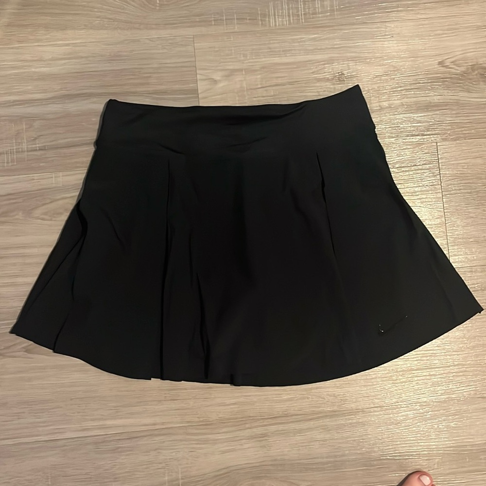 NEW Nike dry fit golf black skirt medium women’s